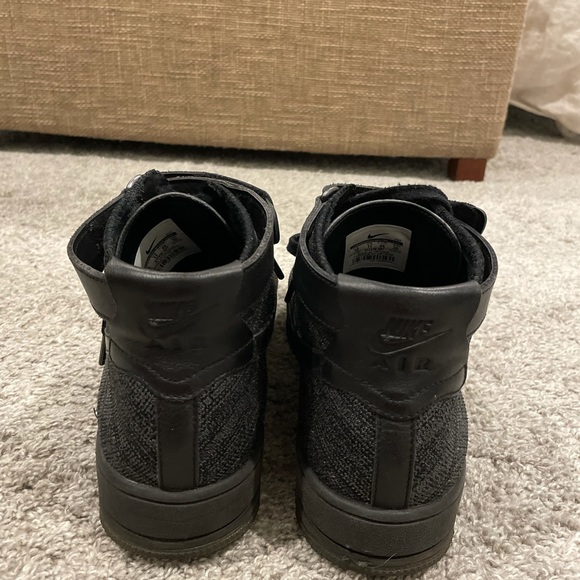 Nike Flyknit High Tops Size 12 Men’s - Picture 3 of 3